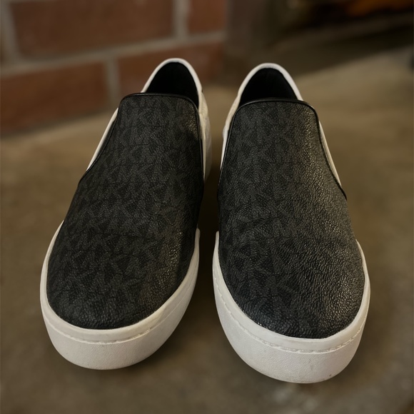 Michael KORS BRENDEN Black/White with SILVER LOGO Plate Slip On Sneakers - Picture 2 of 5